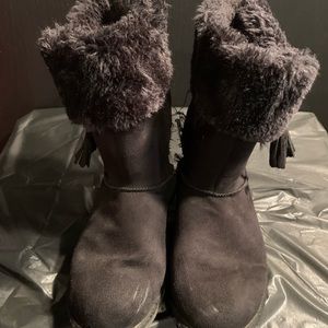 Black winter boots